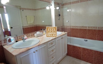 Magnificent villa with beautiful views and privacy in Sierra  Altea Golf.